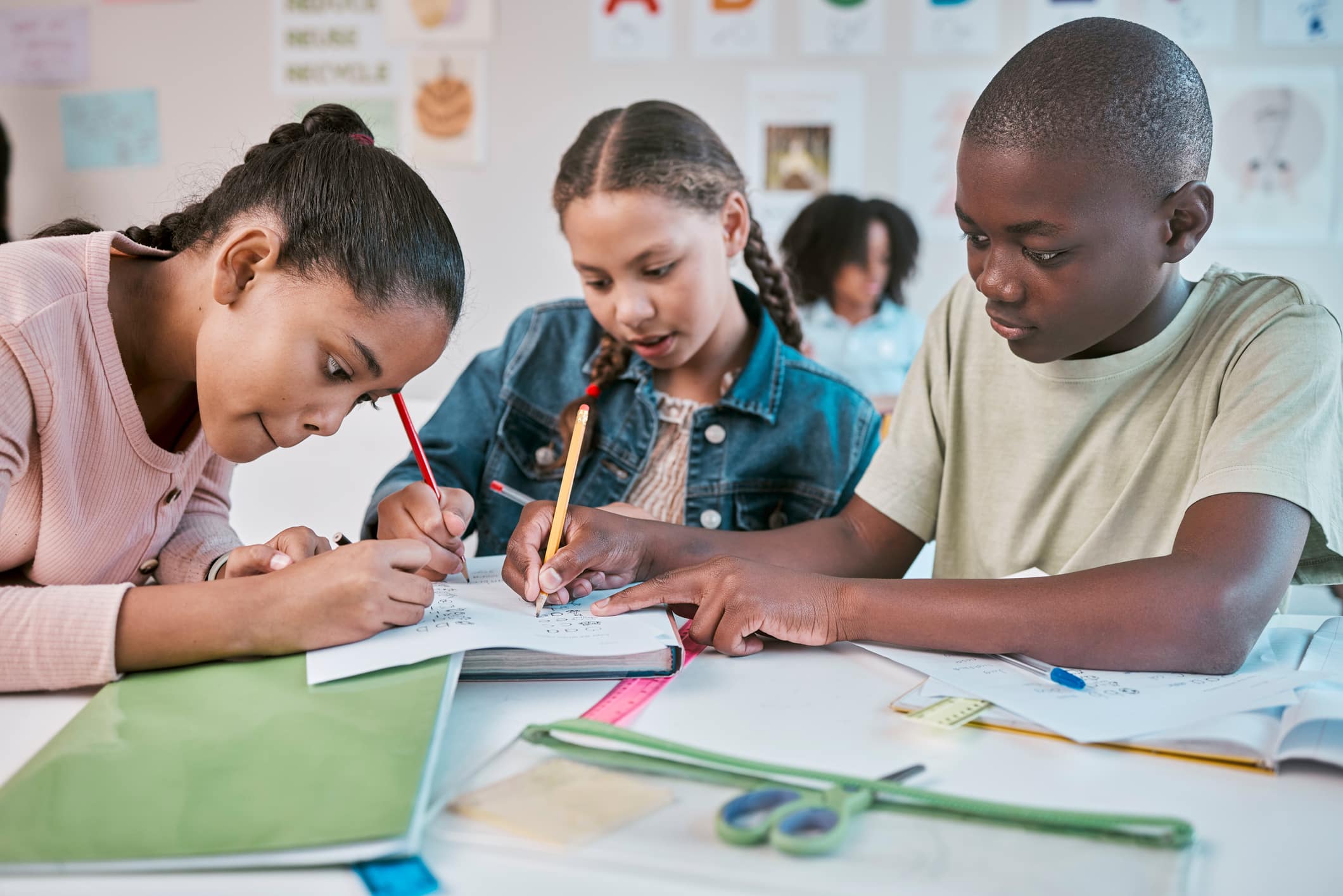 education - middle school students working on group project